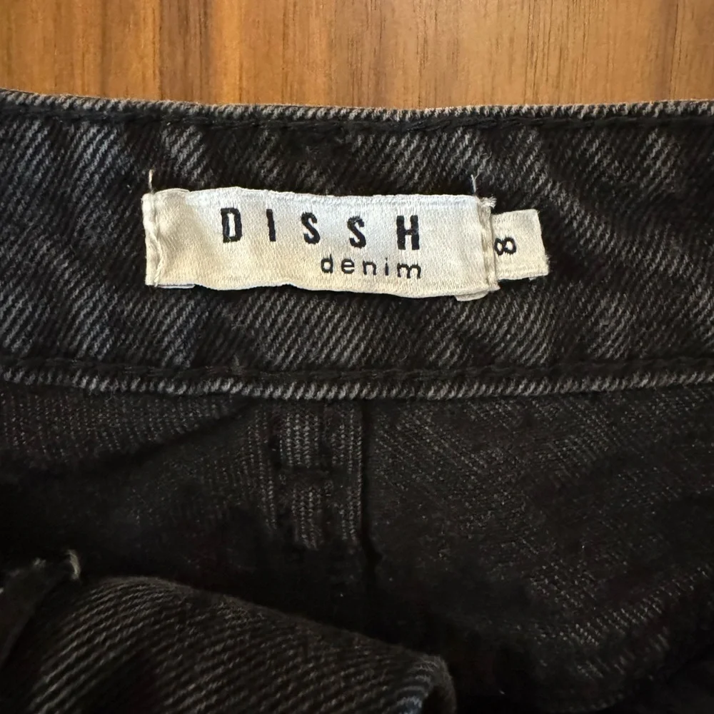 DISSH Black Frayed Denim Mom Jean Shorts Size 8 - Picture 5 of 5